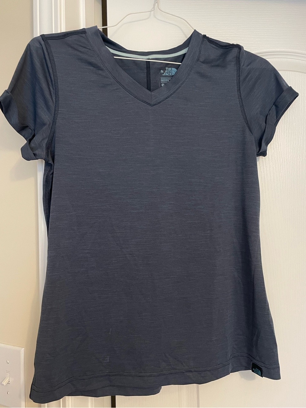The North Face Women’s V-Neck Performance Tee Size M